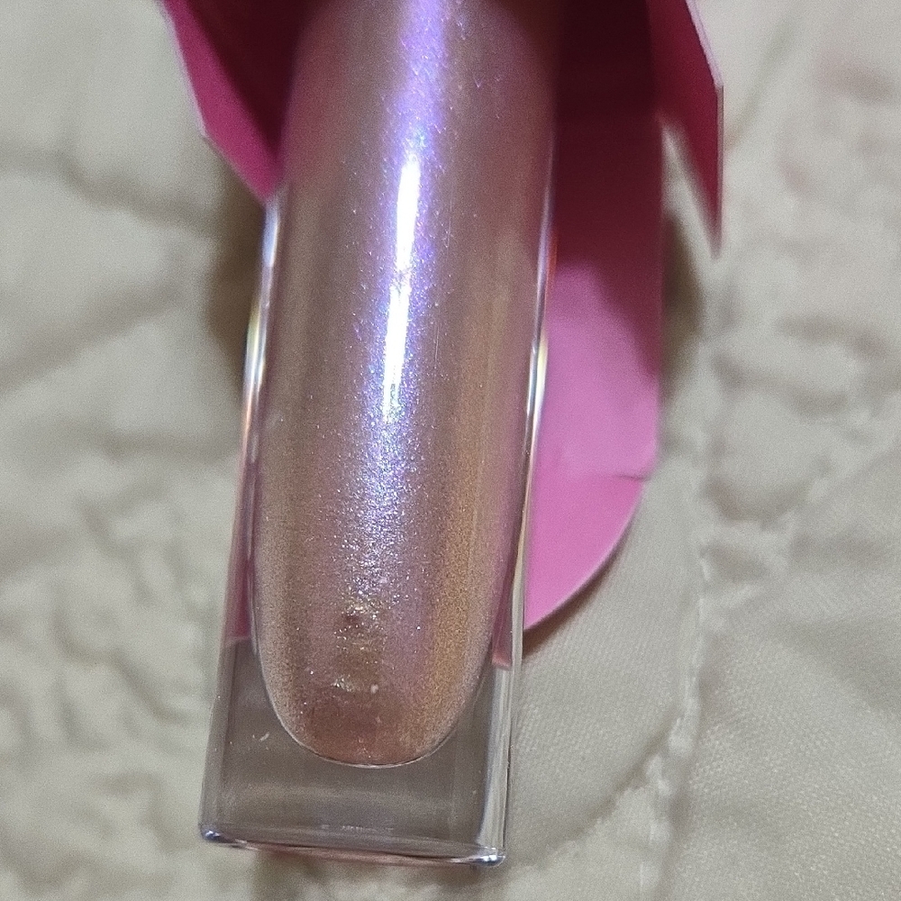 Iridescent Pink Pearl Lip Gloss(Socery)